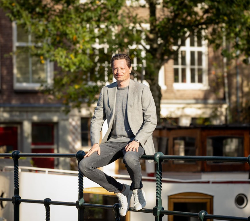 De makelaar die verder gaat