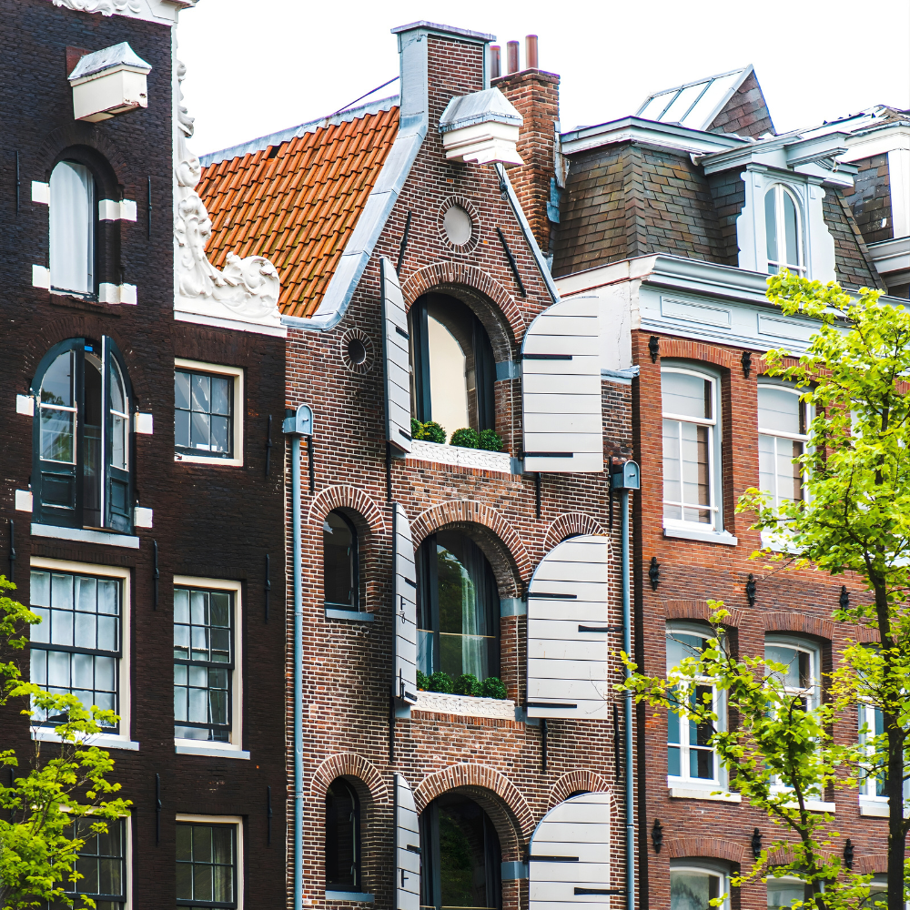 Selling a house in Amsterdam and foundation problems: what you really need to know as a seller