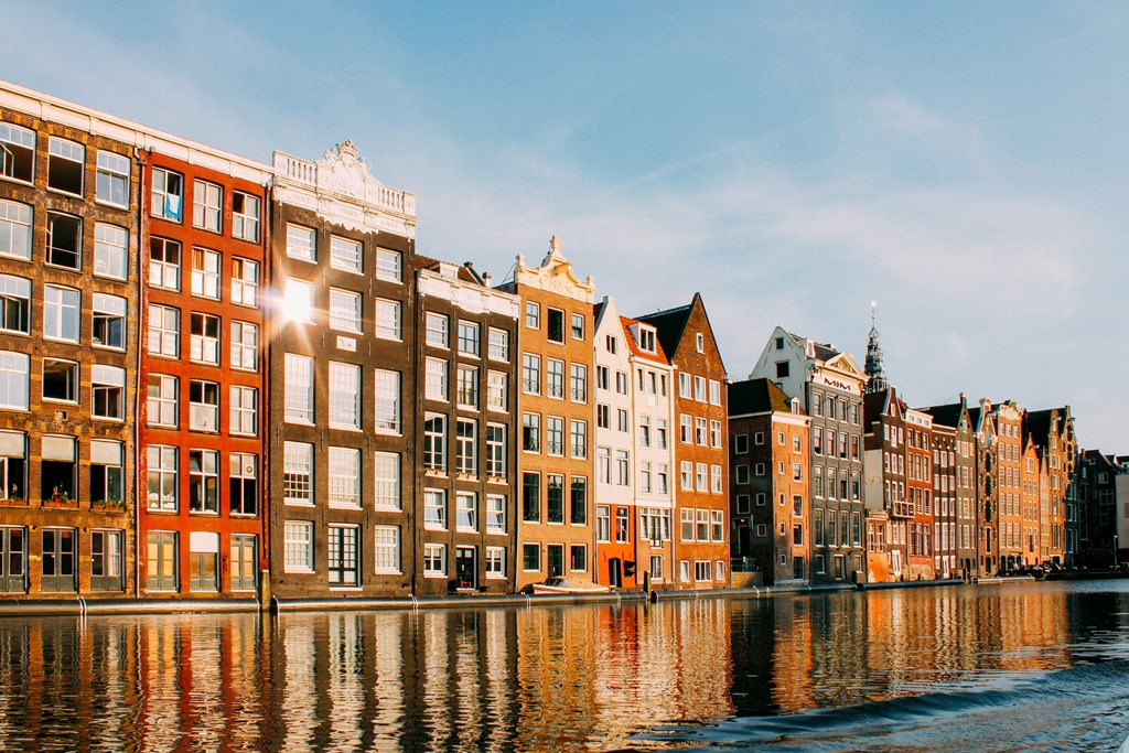 Exclusive subscriptions for expats
